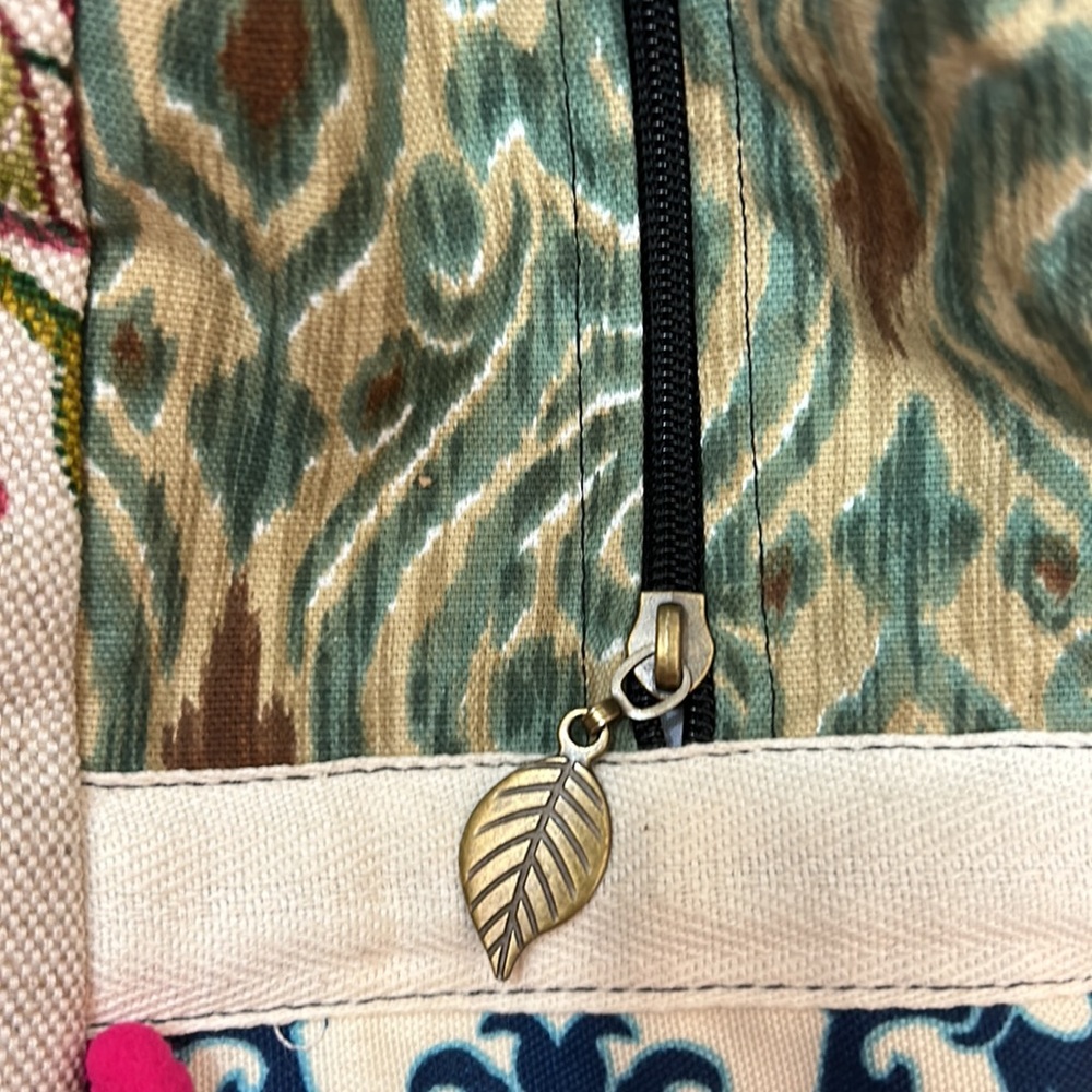 Dolores- Pura Vida- Overnight Bag. - Picture 6 of 12